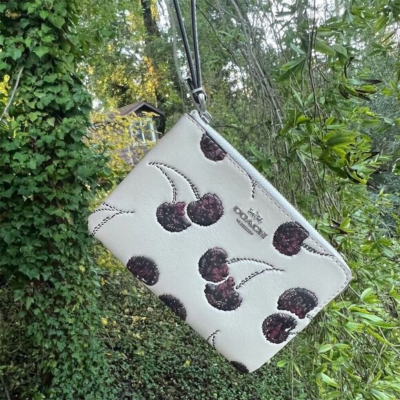 COACH Corner Zip Leather Wristlet With Cherry Print DCF05 NWT AUTHENTIC - Picture 9 of 10